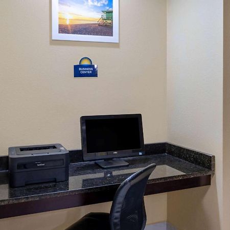 Days Inn By Wyndham Panama City Exterior photo