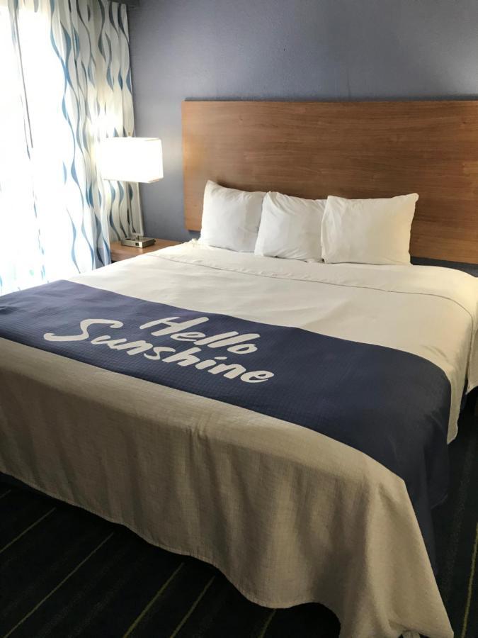 Days Inn By Wyndham Panama City Exterior photo