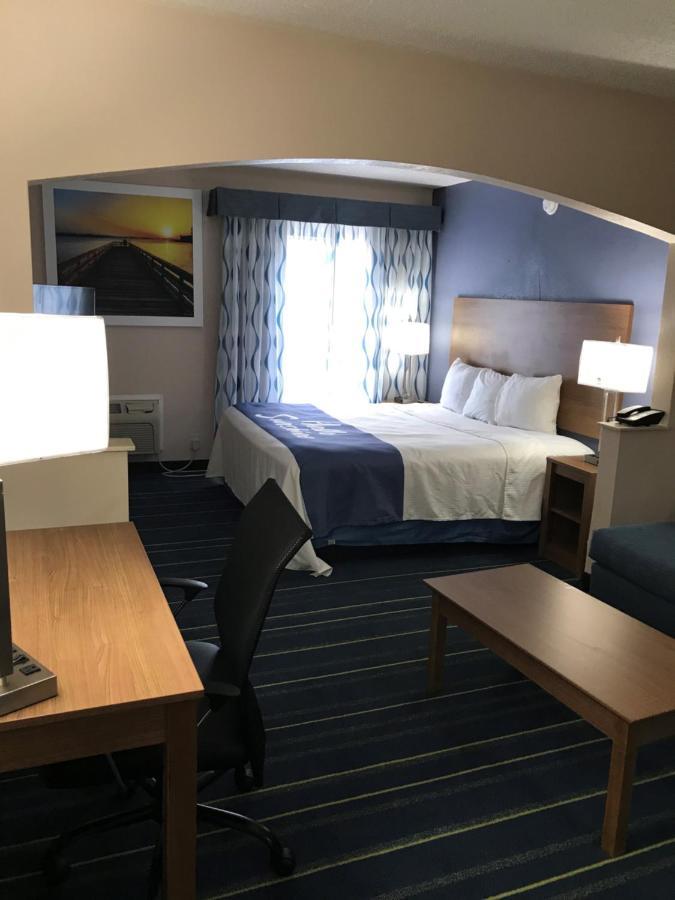 Days Inn By Wyndham Panama City Exterior photo