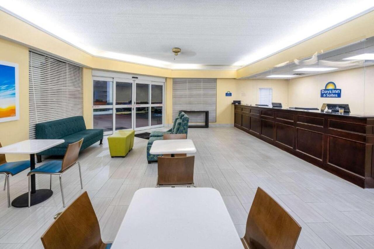 Days Inn By Wyndham Panama City Exterior photo