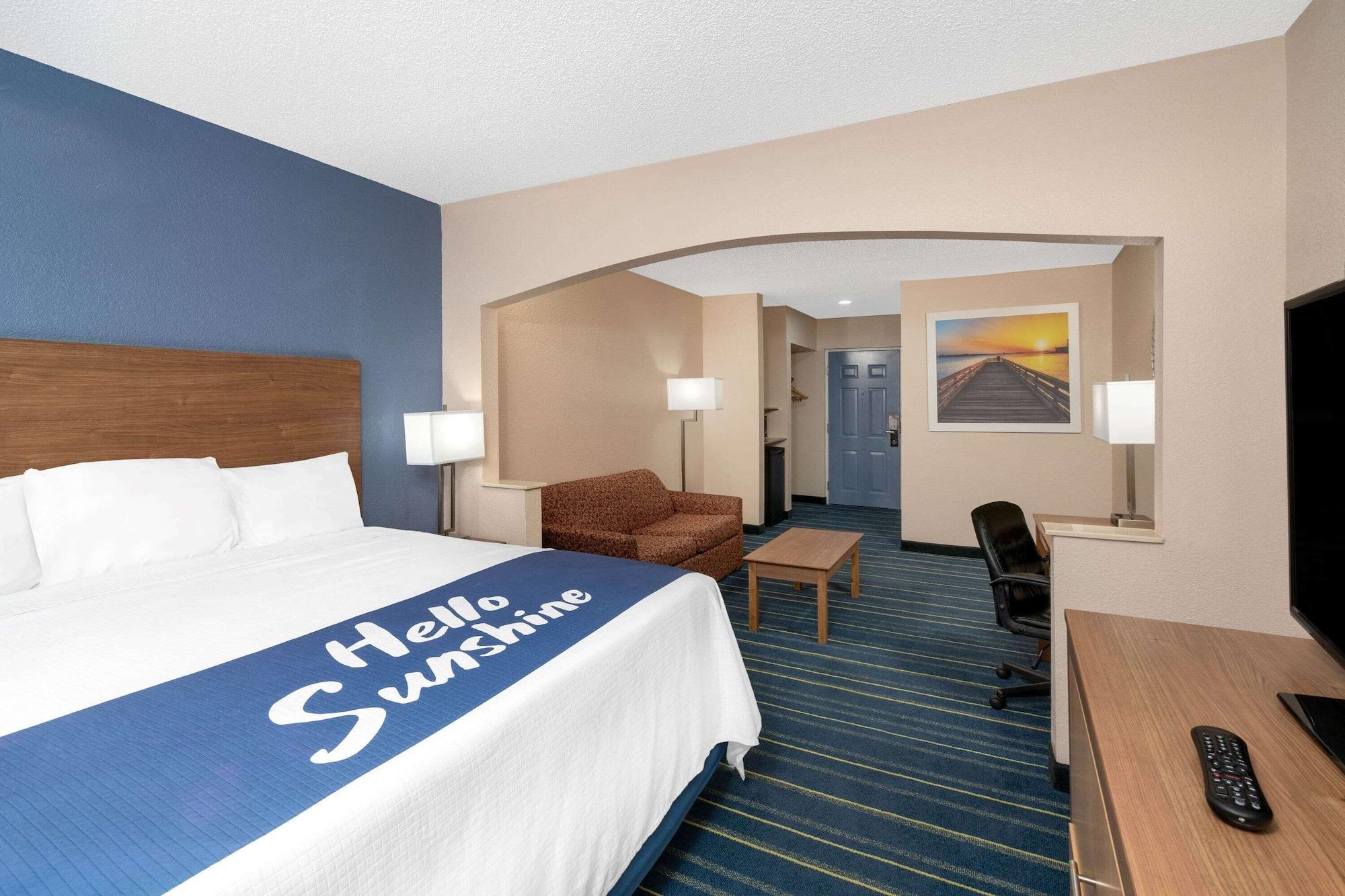 Days Inn By Wyndham Panama City Exterior photo