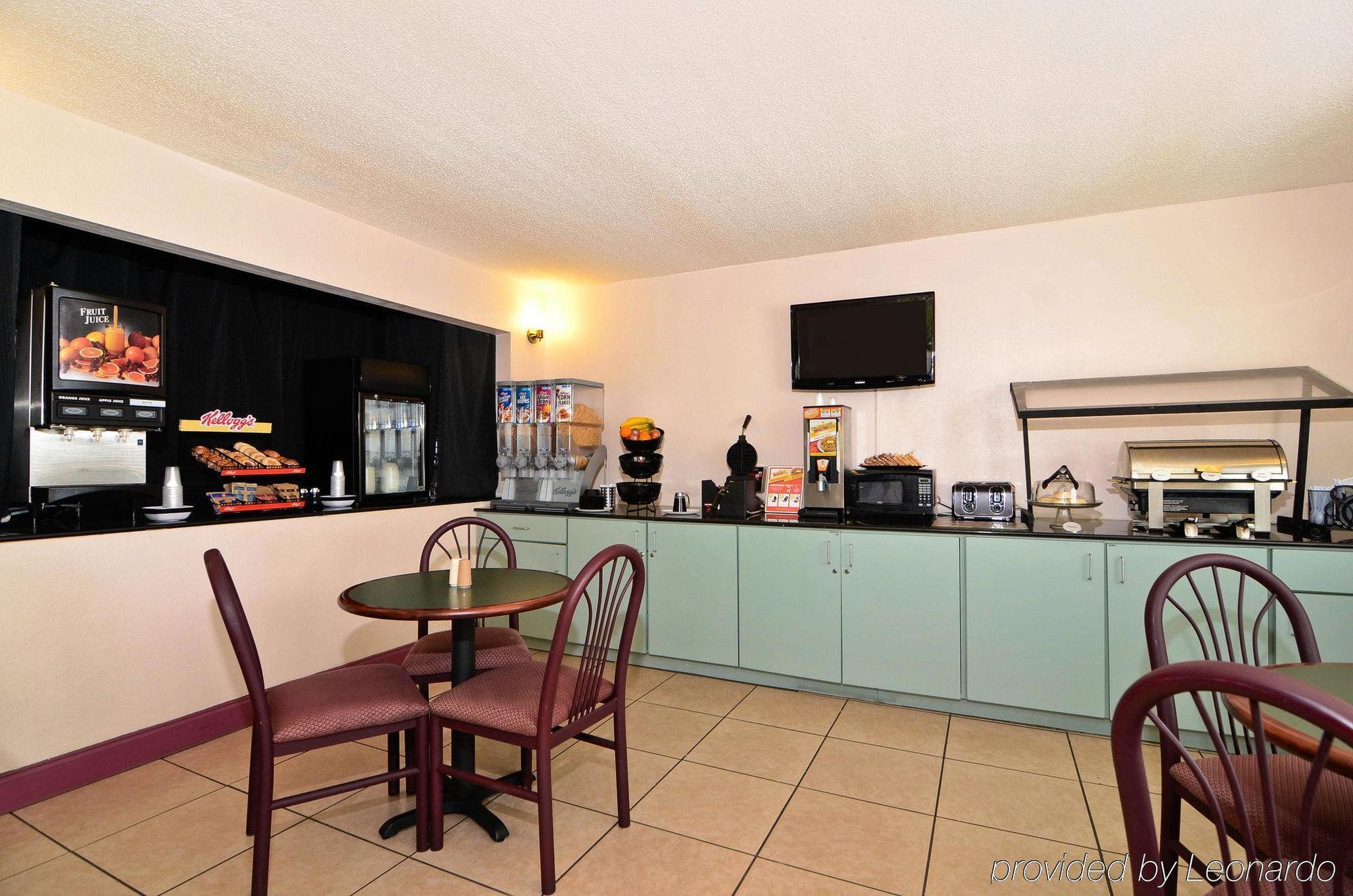 Days Inn By Wyndham Panama City Restaurant photo