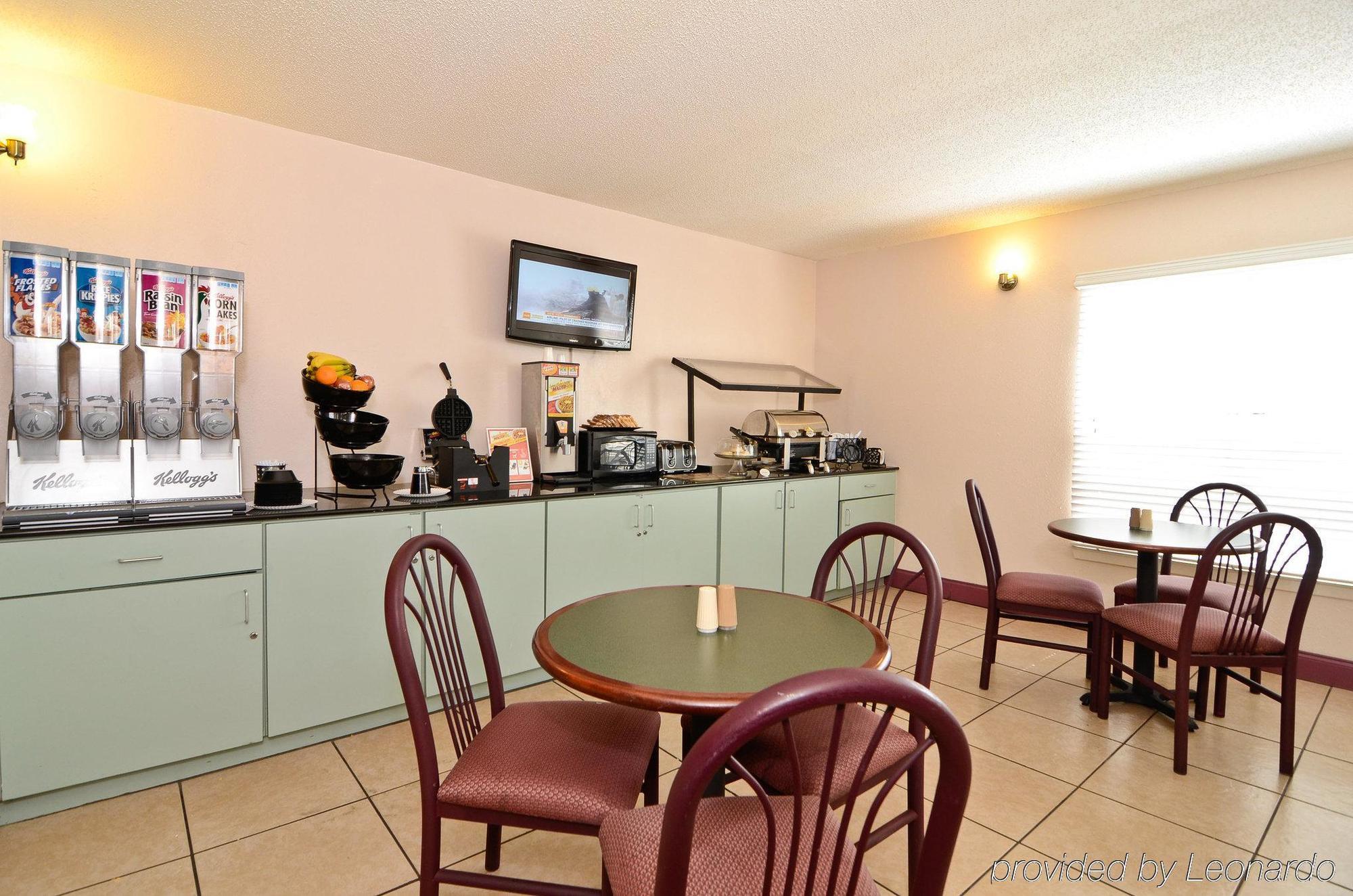 Days Inn By Wyndham Panama City Restaurant photo