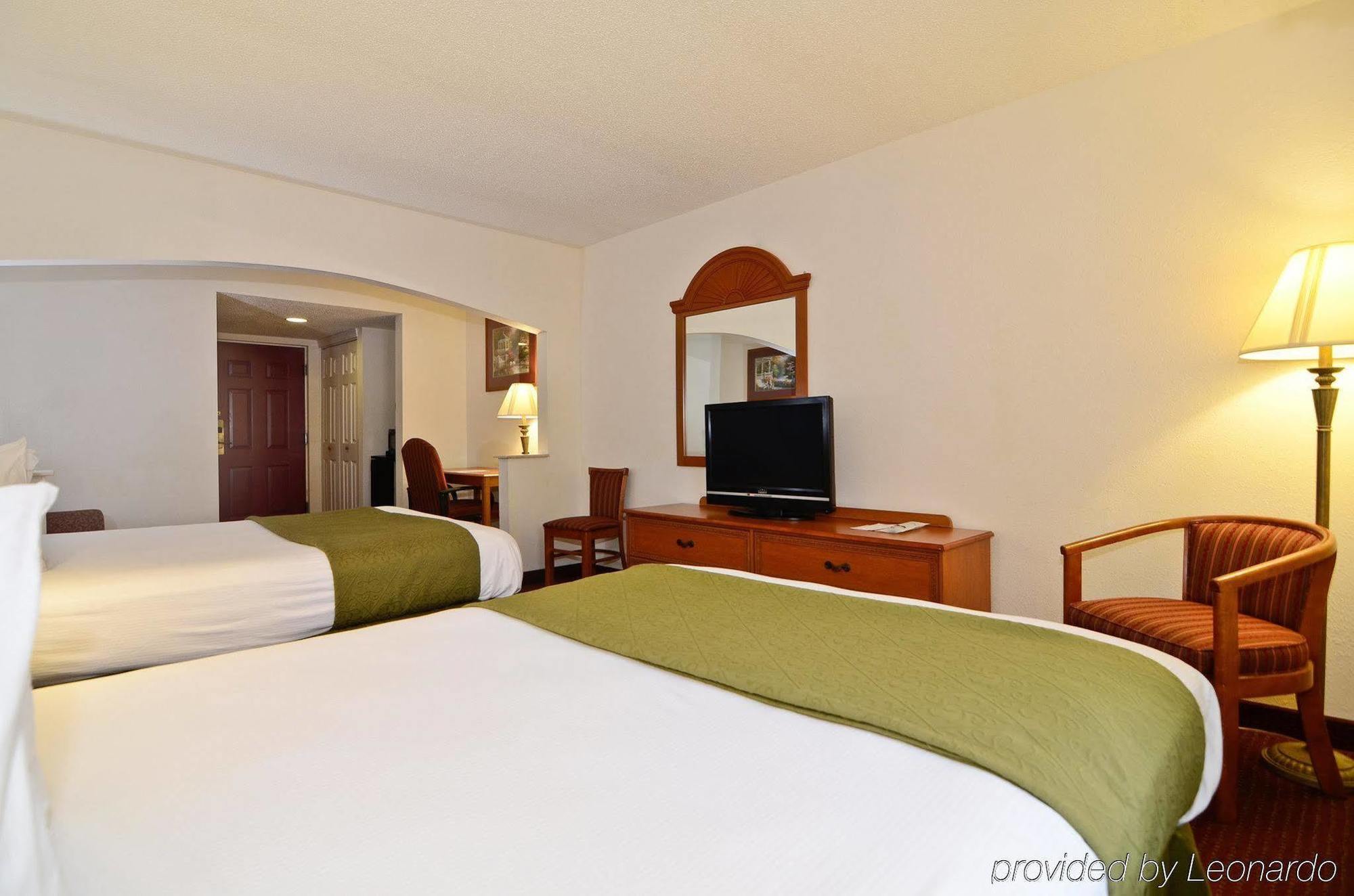 Days Inn By Wyndham Panama City Room photo